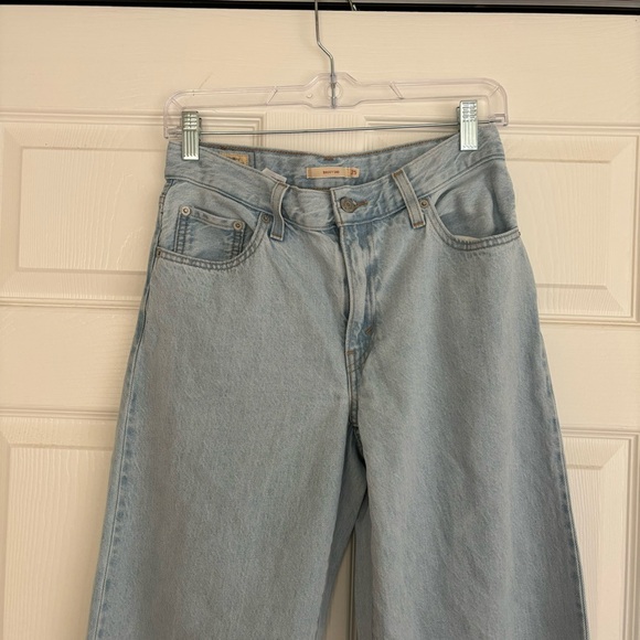 Levi's Baggy Dad Jeans in Light Wash - Picture 6 of 11